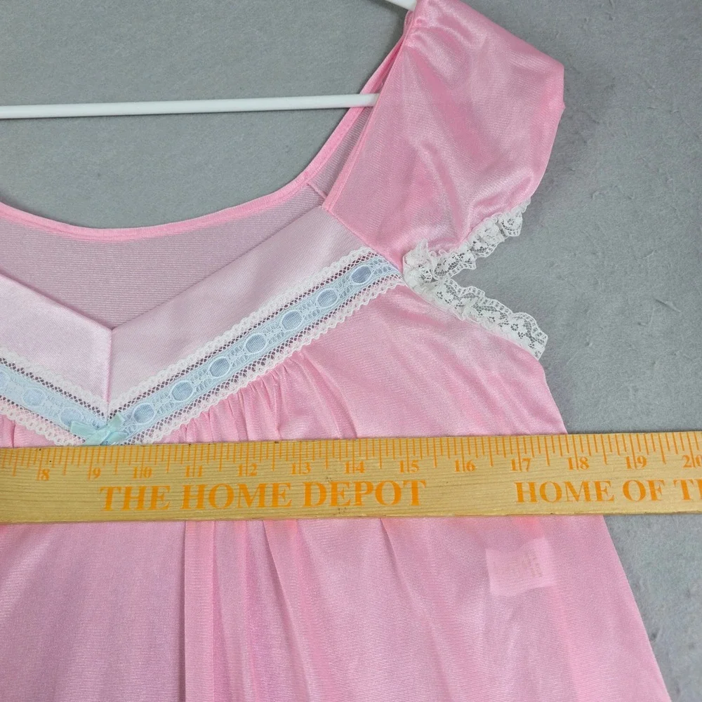 Vintage Pink Nylon Nightgown Womens Medium Pink‎ Lace Trim Ruffle Hem Sleepwear